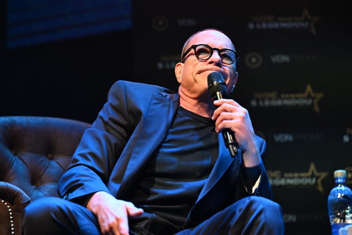 FOTO: Jean-Claude van Damme se podělil o svůj příběh na Noci s legendou v pražském Sasazu. – stránka 46