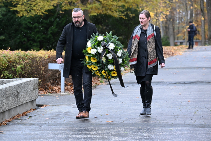 FOTO: Ve zlínském krematoriu se rodina a přátelé rozloučili s legendárním gólmanem Romanem Čechmánkem. – stránka 2489