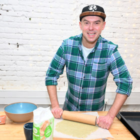 Láďa Hruška je oblíbený moderátor a kuchař. 