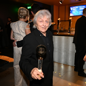 Zpěvák Václav Neckář letos vstoupil do Síně slávy Českého slavíka.