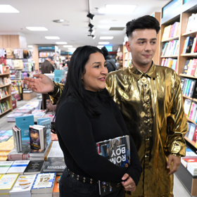 Kristina sehnala rodný list. Svou biologickou rodinu navštěvovala tajně. 