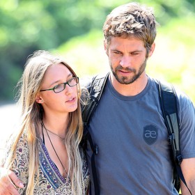 V době, kdy zemřel, měl herec také dlouholetou přítelkyni  Jasmine Pilchard Gosnell (na snímku). Ta musela po jeho skonu vyhledat pomoc psychiatrů.