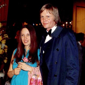 Jon Voight a Marcheline Bertrand byli svoji devět let. Během manželství se jim narodily dvě děti - Angelina Jolie a James Haven.