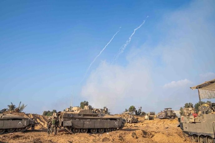 FOTO: Pěšáci jsou podporováni tanky. – stránka 26