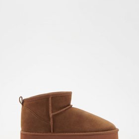 Klasicky hnědá varianta z pravé kůže. (Reserved,  999 Kč)