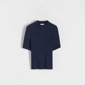 Rolákový top s kratšími rukávy. (Reserved, 399 Kč)