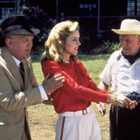 Herec Joss Ackland (vlevo) zemřel v 95 letech.