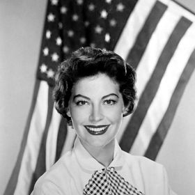 "Až budu stará a šedivá, chci mít domek u moře, kde budu moci malovat a kde budu mít spoustu svých kamarádů. Nebude chybět dobrá hudba, kvalitní alkohol a zatraceně dobře vybavená kuchyň."