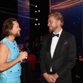 Richard Krajčo letos oblékl tyrkysový oblek od luxusní značky Burberry.