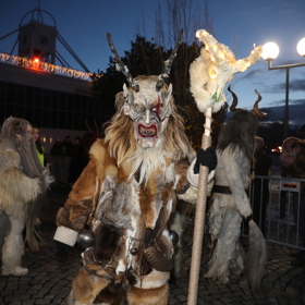 Jeden z účastníků Krampus show.