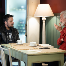 Mára má plnou hlavu Karly a neumí si s tím sám poradit. Proto si po delší době domluví setkání s terapeutem Reindlem.