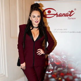 V minulosti, v roce 2016, vynesla Ewa Farna na Českého slavíka například dlouhé dredy ve vlasech.