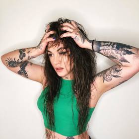 Zoe Black miluje být ženou.