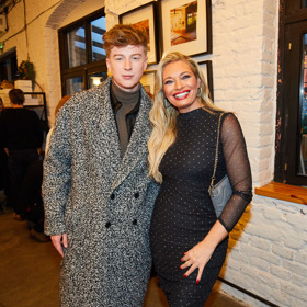 Adam Mišík s krásnou Lucií Borhyovou. 