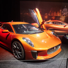 Supersportovní Jaguar si také zahrál v bondovce.