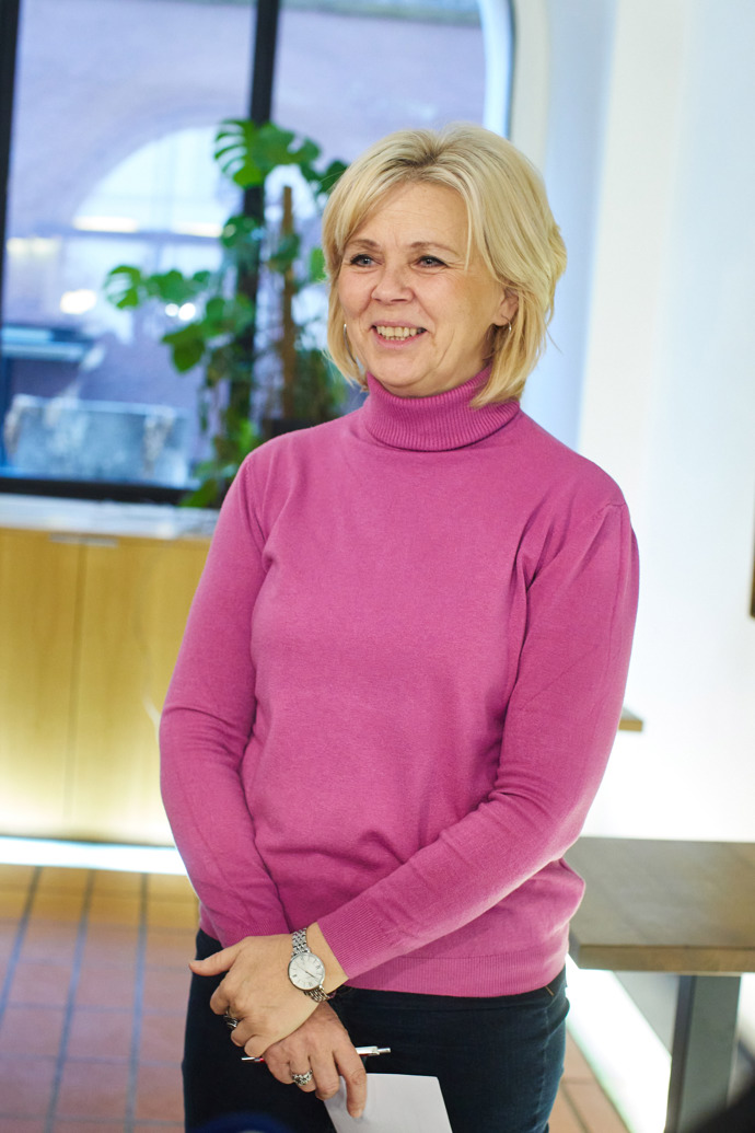 FOTO: První dáma Eva Pavlová se oblékla do barvy roku. – stránka 1281