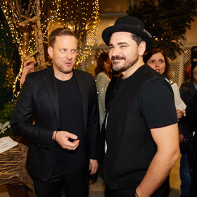 Vojtěch Kotek a Jakub Prachař si spolu zahráli v novém snímku Jedeme na teambuilding. 