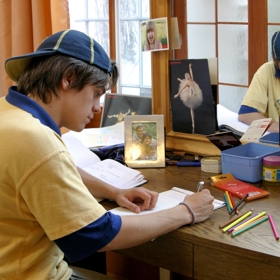 Jiří Mádl byl v době natáčení komedie Jak se krotí krokodýli ještě pěkné ucho.