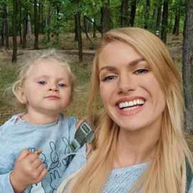 Gabriela Soukalová říká, že dcerka je velmi upovídaná.