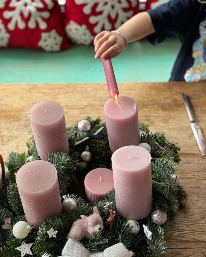 FOTO: Agáta Hanychová má letos vánoční dekorace v růžovém nádechu. – stránka 2020