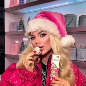 Gabriella Jiráčková letos bude muset vánoční outfity oželet, protože bude nosit pooperační prádlo.