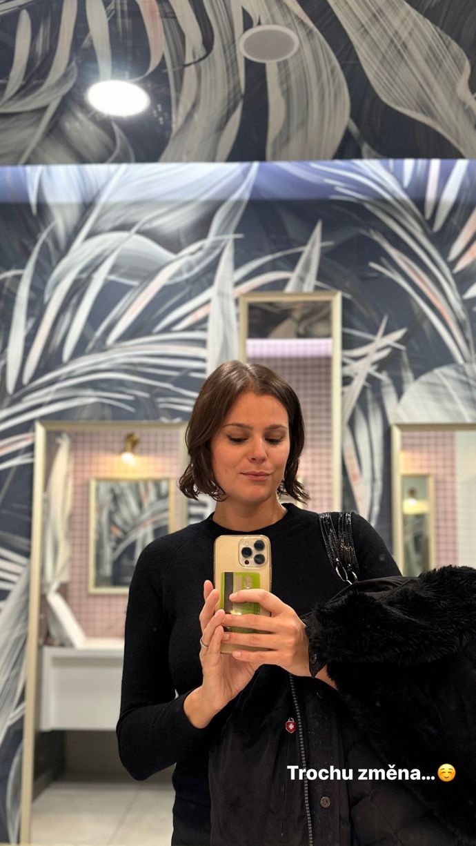 FOTO: Ornella Koktová s novým účesem. – stránka 466
