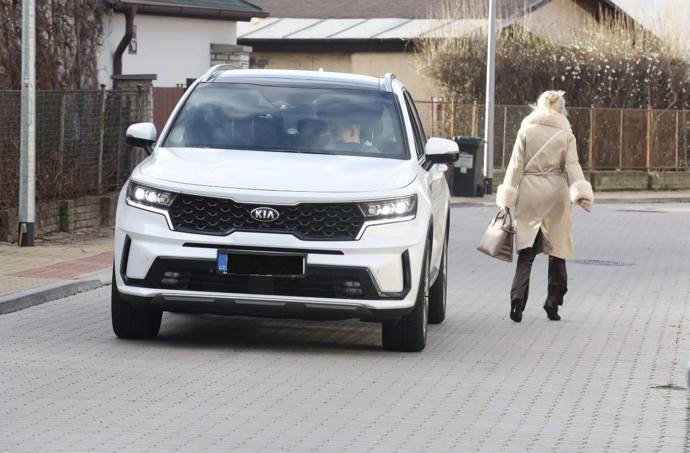 FOTO: Jaromír Soukup se nemohl na Agátu Hanychovou po svatbě podívat. – stránka 1671