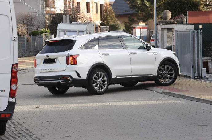 FOTO: Agáta Hanychová s ním má však dobré vztahy, pozvala Lukáše Soukupa i dovnitř. – stránka 1670