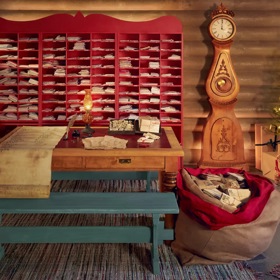 Podmínkou pobytu je i elfí trénink na třídění pošty z celého světa.