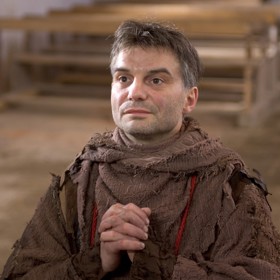 Ivan Trojan měl podle Konášové díky tomu volné pole působnosti a roli mohl pojmout po svém.