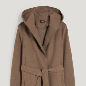 Kapuce může a nemusí být součástí pohodlného střihu. (C&A, 798 Kč)