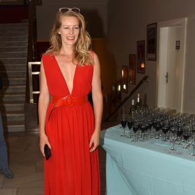 Anna Kulovaná je sexy žena.