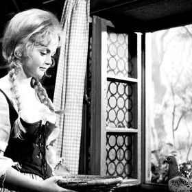 Eva Hrušková ve svých 17 letech natočila první, černobílou Popelku.