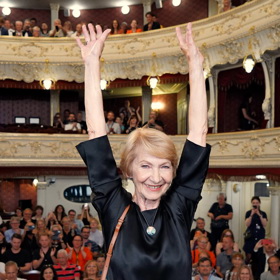 Bramborový salát se zeleným jablkem dělá Daniela Kolářová na Vánoce dodnes.