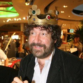 Zdeněk Troška našel námět na pohádku ve staré knize spisovatele Jana Drdy, kterou ukradl z pionýrského tábora jako dítě.