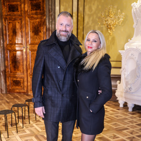 Moderátor Petr Vágner se svou přítelkyní Silvií Vlčkovou vyznávají černou klasiku.