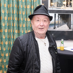 Petr Janda má 81 let a jeho kapela Olympic letos slaví šedesátiny - to si žádá oslavu.