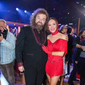 Cha-chu si Josef Maršálek zatancoval v černé košili pošité rubínovými kamínky. 