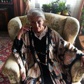 K titulní písni Když tančí ďábel s andělem vznikl i dobově laděný klip s Lucií Bílou. 