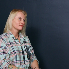 Nejprve je testovala výhradně doma, sama nebo s partnerem, dnes už se nezdráhá vyzkoušet novinky třeba v práci na záchodě, když si to situace žádá.