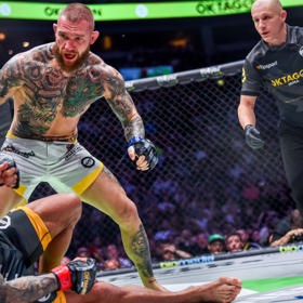 Karlos Vémola se skácel v zápase s Pirátem k zemi.  