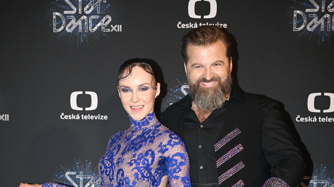 Galerie: 11 outfitů Josefa Maršálka ve StarDance: Okouzlil pruhovaný, v ...