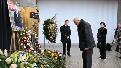 FOTO: Jaroslav Satoranský se před rakví uklonil.