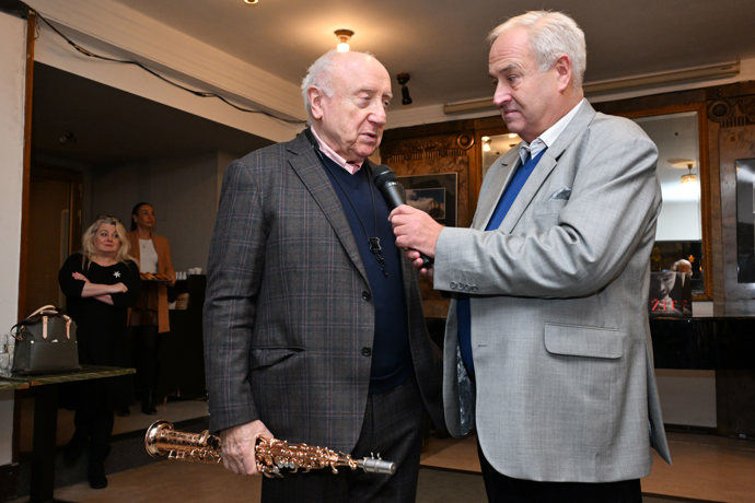 FOTO: Felix Slováček měl na křtu řeč. – stránka 643