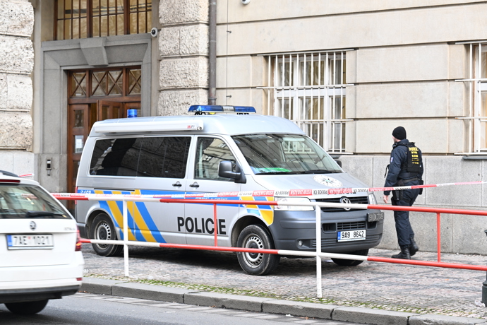 FOTO: Policie zvýšila hlídky. – stránka 218