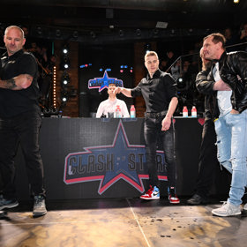 Aleš Bejr dorazil v kazajce, jinak by ho promotéři na tiskovku nepustili. 