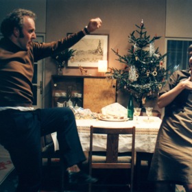 Postava Saši Mašlaňa (Jaroslav Dušek) vycházela ze skutečné osoby, kterou znal scenárista Petr Šabach.