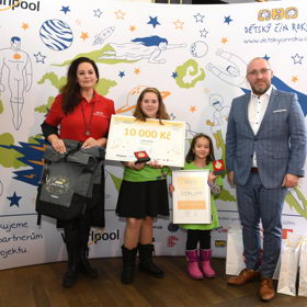 Sestry Anežka a Eliška zase věnovaly vlasy lidem, kteří o ně v důsledky nemoci přišli.