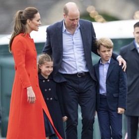 Will po celou dobu dodával trošku plachému synovi kuráž, když šli pozdravit fanoušky.