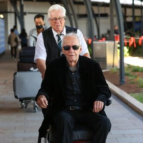 Na ten je víceméně odkázaný od loňského prosince, kdy si při pádu přivodil zlomeninu žeber. Z ní se zatím úplně nezotavil.